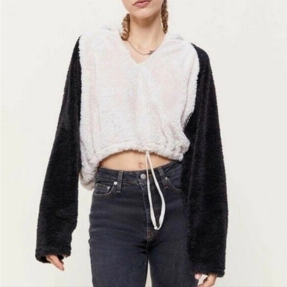 Cropped fluffy Urban Outfitters sweater!